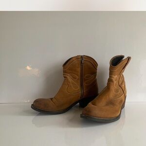 Vintage Brown Leather zip up cowboy Boots with embroidered stitching